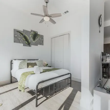 Snazzy Loft Style 2Br I Gym I Parking I Workspace Dallas Exterior photo